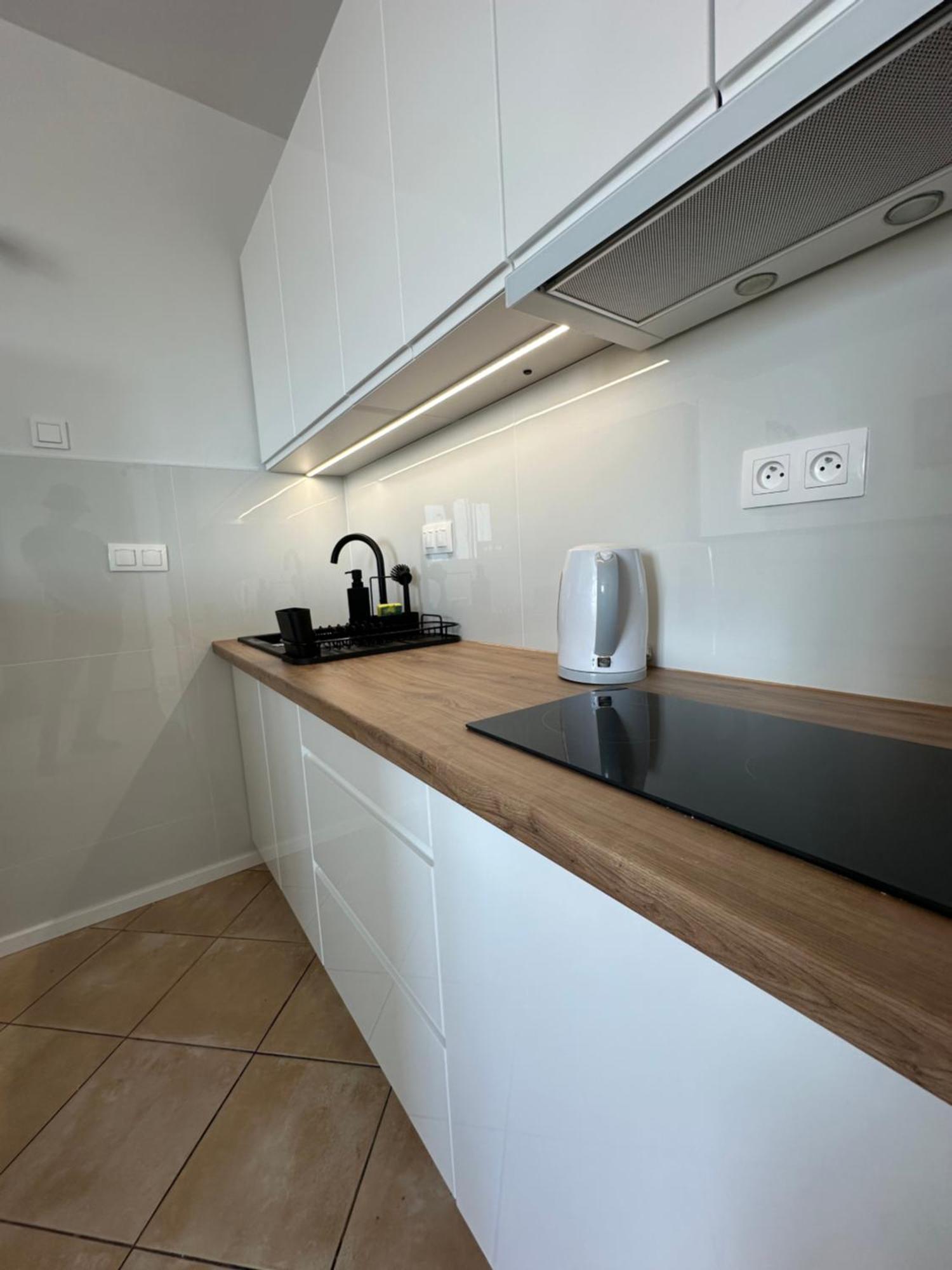 Apartment 2 Pokojowe Mieszkanie, Metro M2, Swietny Widok, Zachody *
