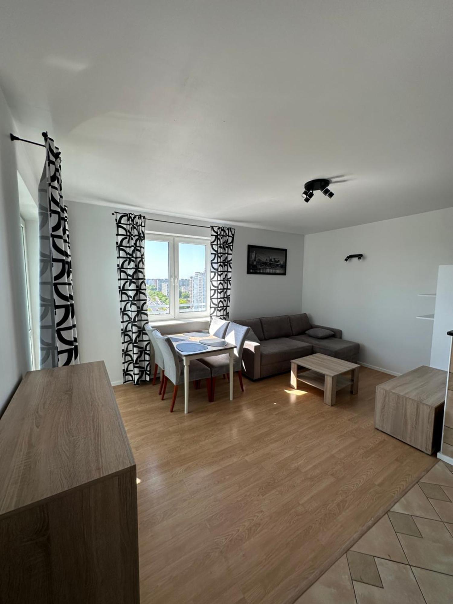 Apartment 2 Pokojowe Mieszkanie, Metro M2, Swietny Widok, Zachody